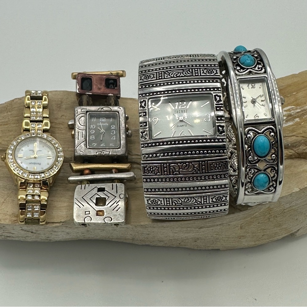 Fashion watches 4pcs, Chicos, Trendz, Geneva, and Armitron.Need batteries.(210)